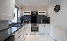 Refurbished Home, 8 Mins To Cc