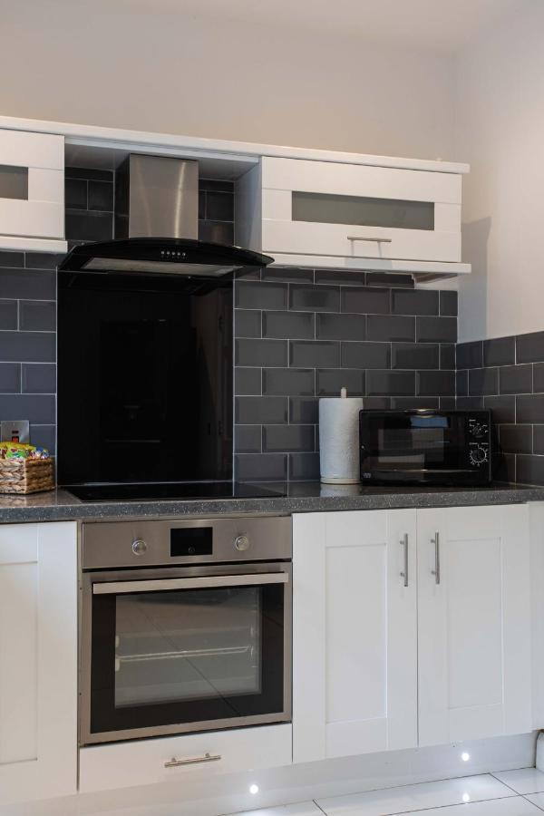 Refurbished Home, 8 Mins To Cc Belfast Exterior photo