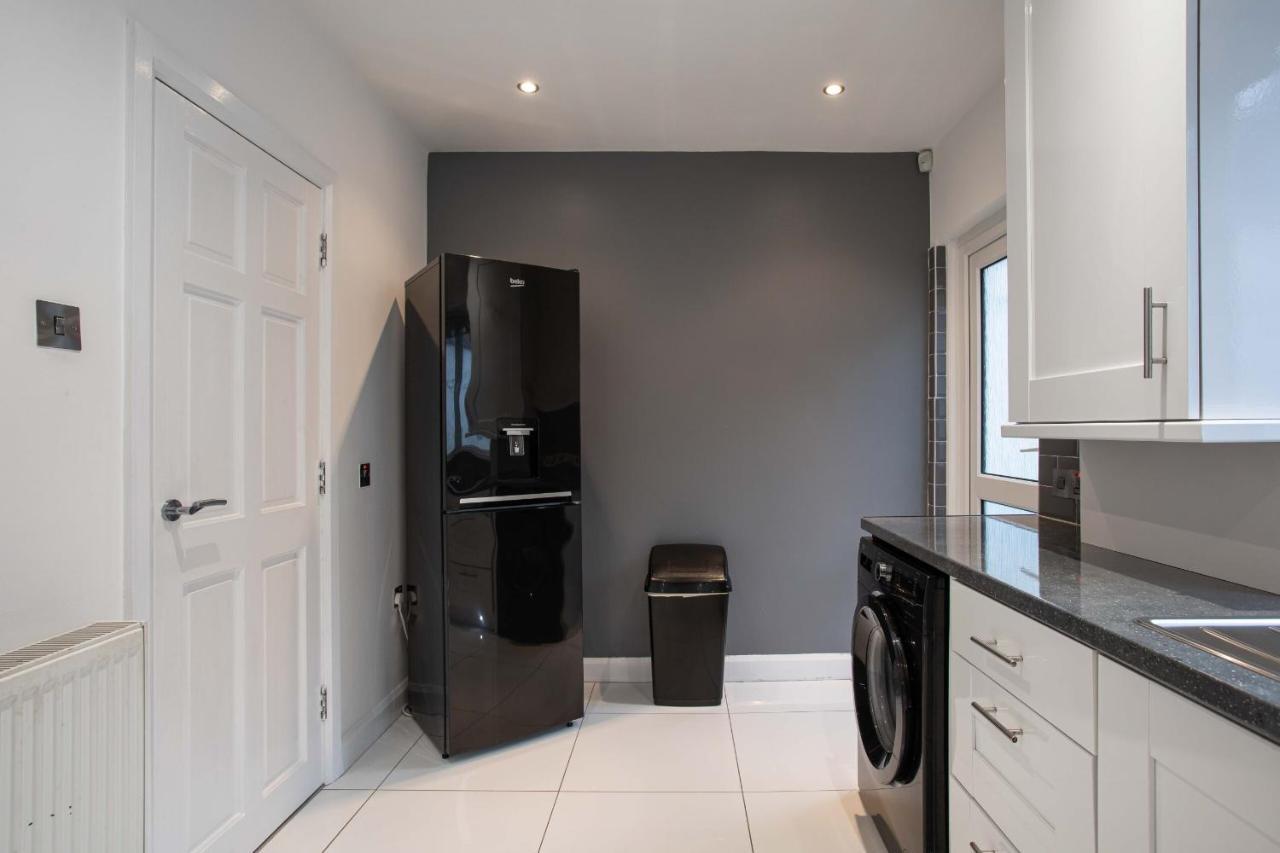 Refurbished Home, 8 Mins To Cc Belfast Exterior photo