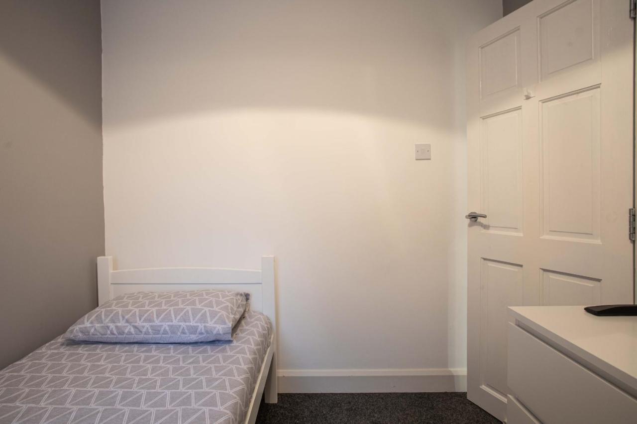 Refurbished Home, 8 Mins To Cc Belfast Exterior photo